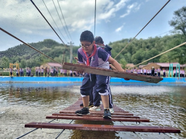 學(xué)生情境式體驗“飛奪瀘定橋”.jpeg